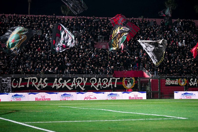 "قطار خاص" ينقل أنصار الجيش الملكي "قطار خاص" ينقل أنصار الجيش الملكي