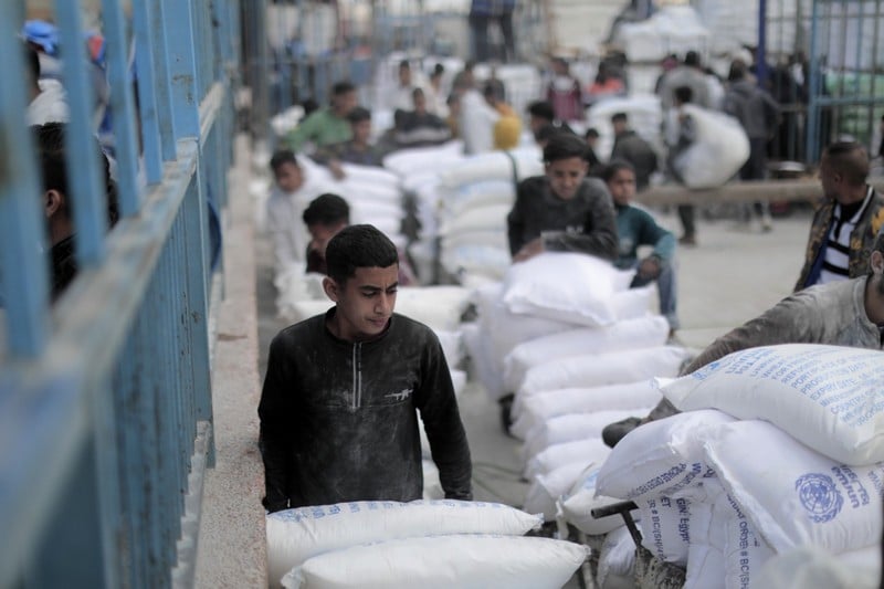 مدير الأونروا: وكالة الغوث مهددة بالموت