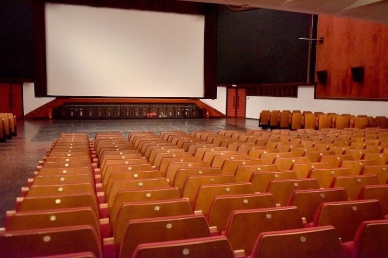 مدينة ورزازات تنهي "مفارقة عجيبة" بعودة قاعات السينما إلى "هوليود إفريقيا"