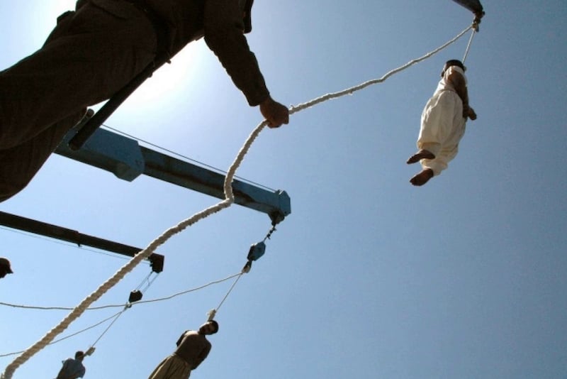 إعدام 14 مواطنا أفغانيا في سجون إيرانية إعدام 14 مواطنا أفغانيا في سجون إيرانية