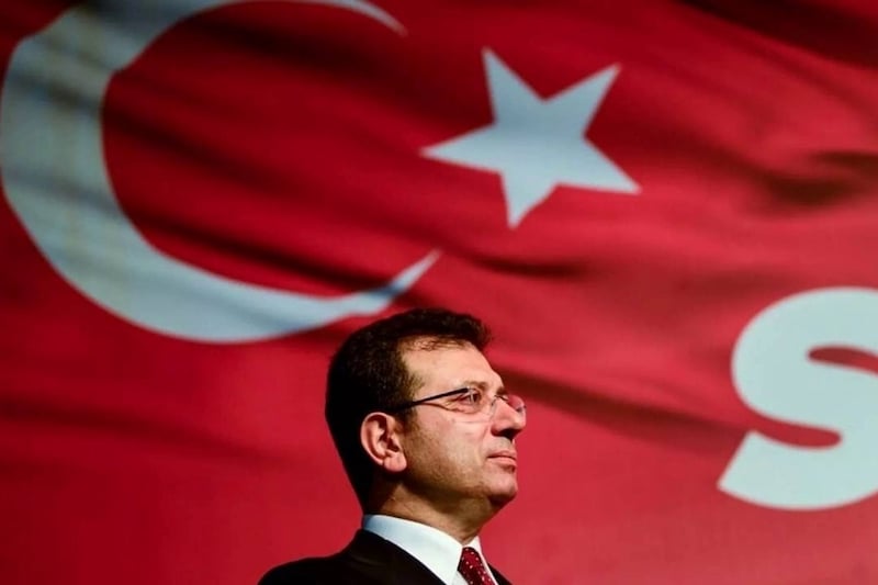 إمام أوغلو يحتفظ بالرئاسة في إسطنبول إمام أوغلو يحتفظ بالرئاسة في إسطنبول