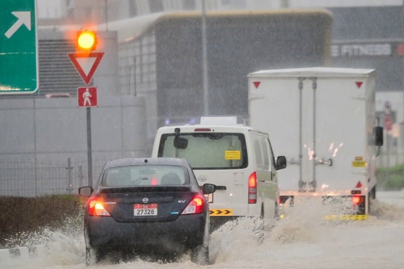 الداخلية الإماراتية تعلن انتهاء المنخفض الجوي