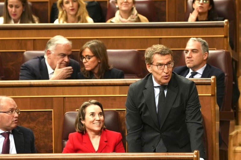 المعارضة: تهديد سانشيز بالاستقالة "مسرحية" المعارضة: تهديد سانشيز بالاستقالة "مسرحية"