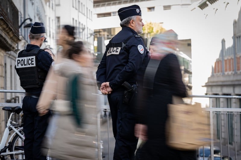 طعن فتاتين أمام مدرسة في شرق فرنسا طعن فتاتين أمام مدرسة في شرق فرنسا