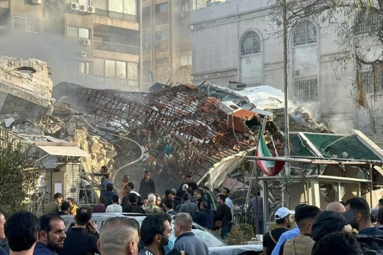 إيران تنعى 13 شخصا في قنصلية دمشق