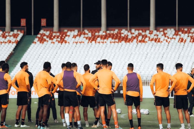 الاتحاد الجزائري يرفض تسليم أقمصة نهضة بركان قبل ساعات من المباراة