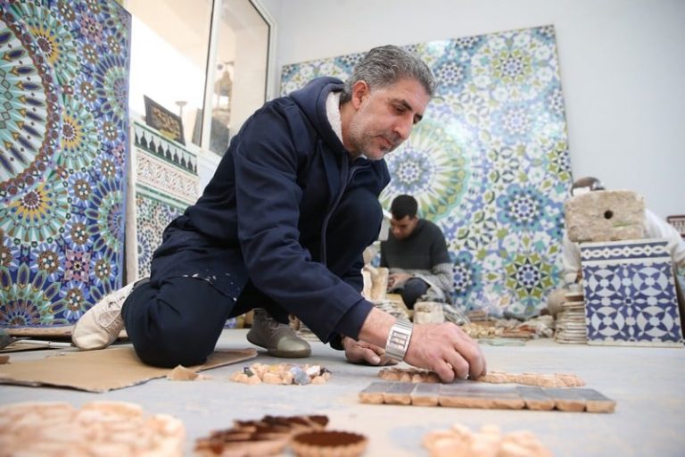 الجزائر تواصل السطو على الزليج المغربي.. "بروباغندا فارغة" واستهلاك إعلامي