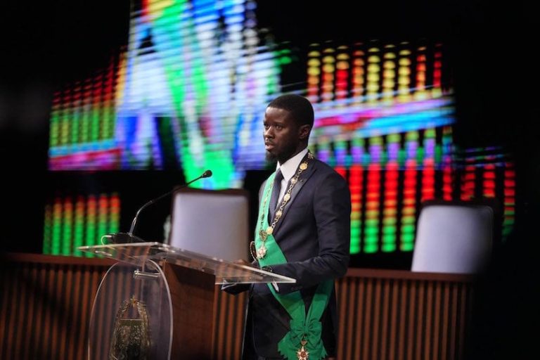 الرئيس يعين "حكومة قطيعة" بالسنغال