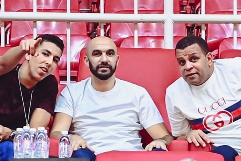 الركراكي يظهر في مدرجات السعودية