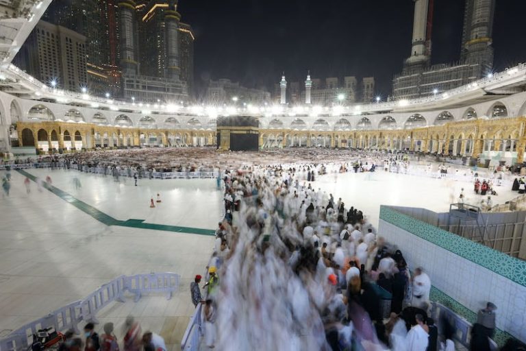 السعودية تعلن شروط أداء شعيرة الحج