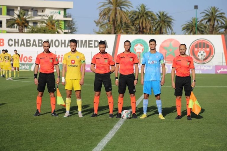 السوالم يحتج على حكم مباراة نهضة الزمامرة