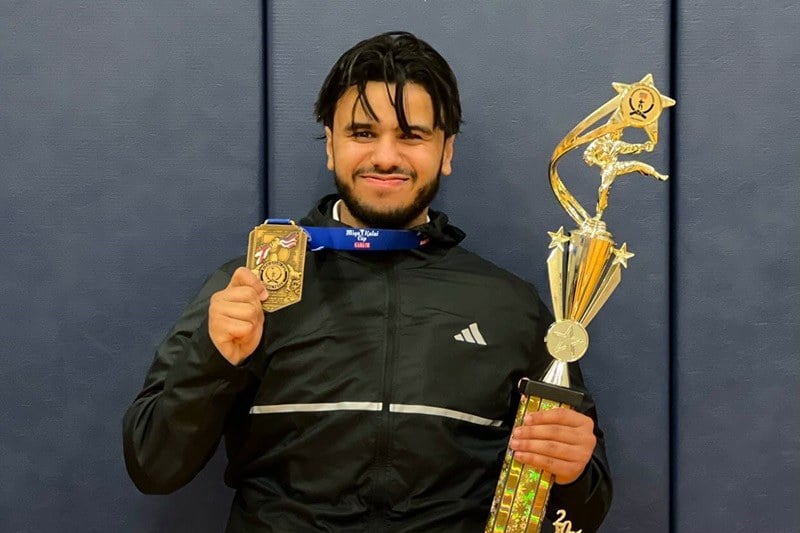 بطال الكاراتي معناوي يتألق في أمريكا