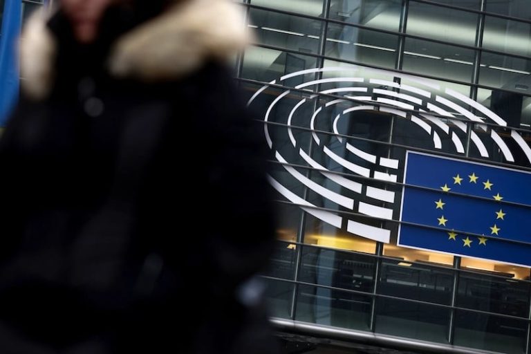 شبهة التجسس توقف شخصا بالبرلمان الأوروبي