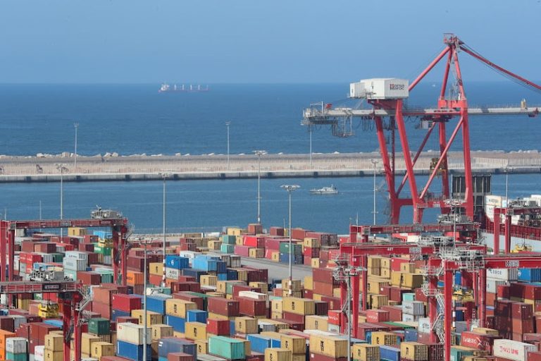 شركات نشيطة في الشحن البحري صوب المغرب تعتزم زيادة رسوم الخدمات