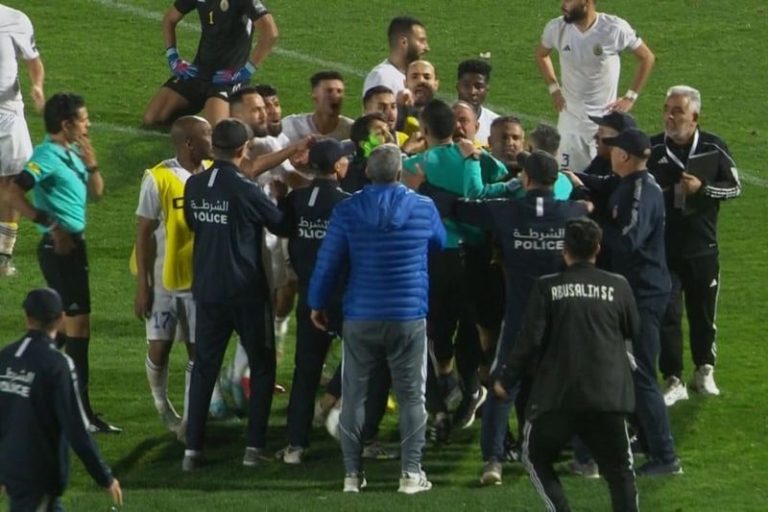 طاقم أبو سليم يعتدي على مصور هسبورت