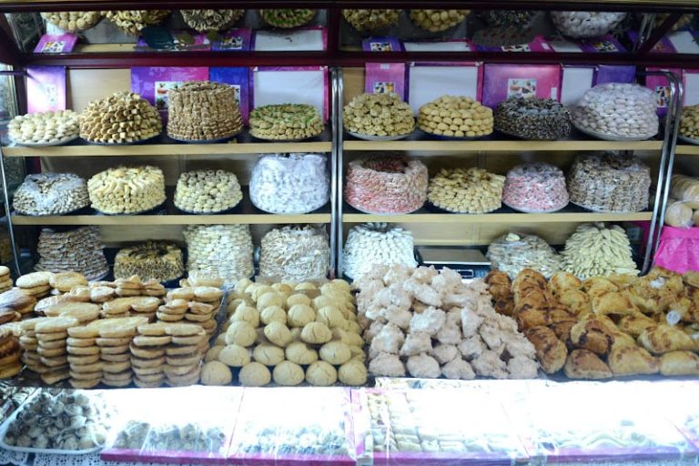 محلات الحلويات تشتكي عدم الاستفادة من رواج الاستعداد لعيد الفطر السعيد