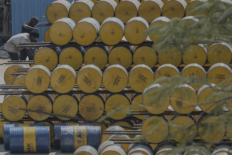 مخاوف الإمدادات تواصل رفع أسعار النفط مخاوف الإمدادات تواصل رفع أسعار النفط