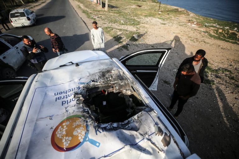مقتل ثلاثة بريطانيين في غزة يحرك لندن