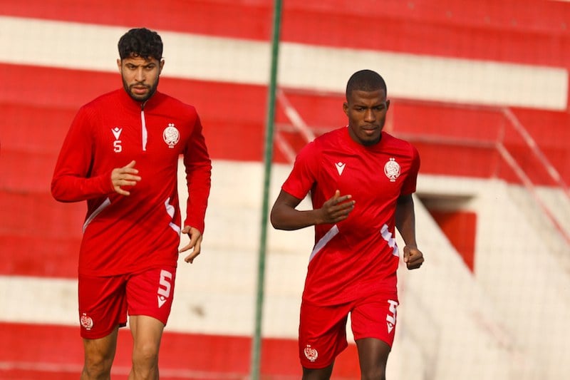 ناد سعودي يهتم بخدمات لاعبيْن وداديين