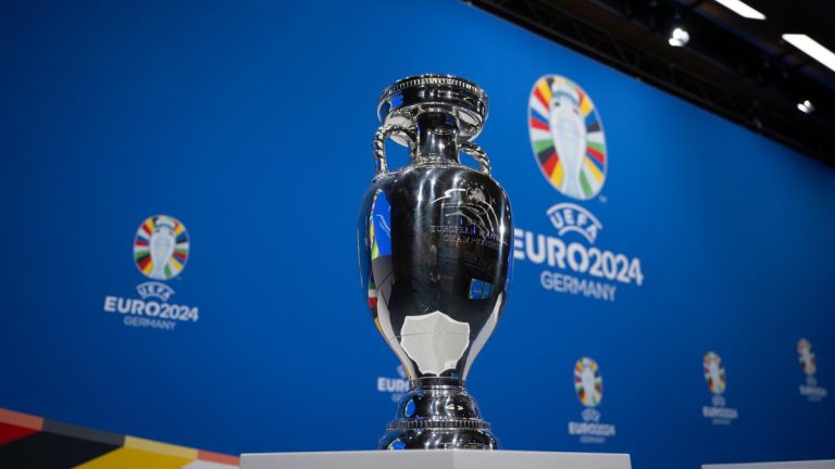 "يويفا" يتجه لزيادة عدد لاعبي اليورو