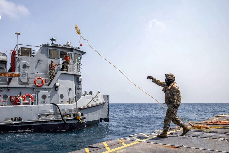 أمريكا تربط رصيفا عائما مؤقتا بشاطئ غزة أمريكا تربط رصيفا عائما مؤقتا بشاطئ غزة