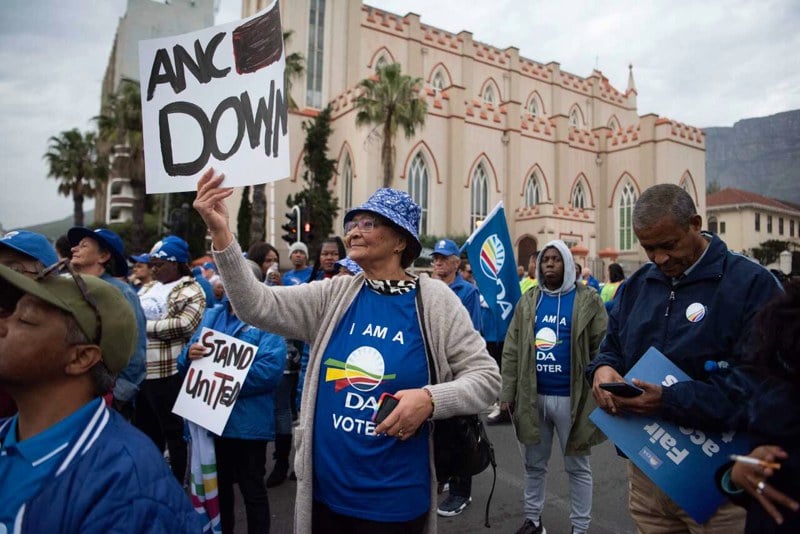المعارضة تتوعد الحزب الحاكم بـ"انتكاسة انتخابية" في جنوب إفريقيا المعارضة تتوعد الحزب الحاكم بـ"انتكاسة انتخابية" في جنوب إفريقيا