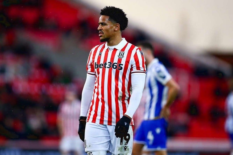 "ستوك سيتي" يتجه لبيع عقد المغربي مايي "ستوك سيتي" يتجه لبيع عقد المغربي مايي