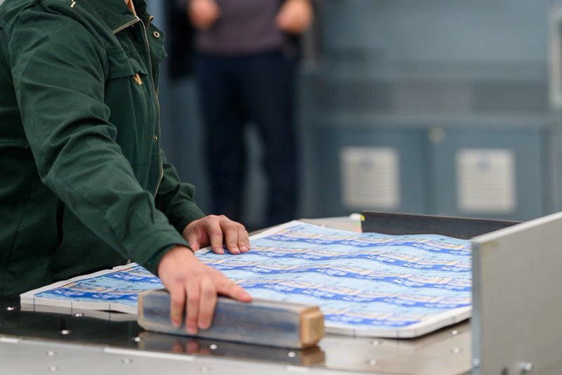 سعر صرف الدرهم يرتفع مقابل الدولار سعر صرف الدرهم يرتفع مقابل الدولار