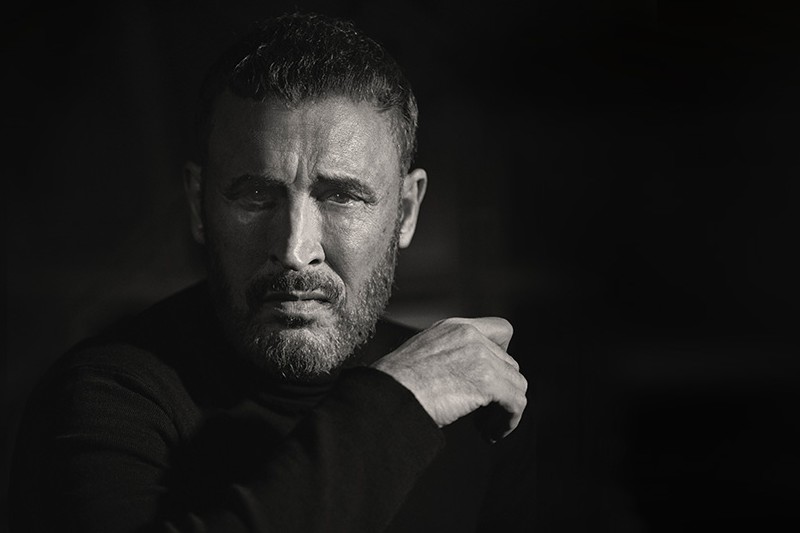 كاظم الساهر يتألق في 13 أغنية "مع الحب" .. فنان واحد وقبيلة من المبدعين