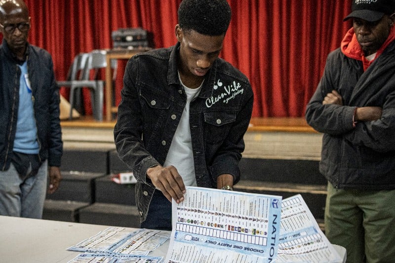 كريغلر: الديمقراطية بجنوب إفريقيا "هشة" كريغلر: الديمقراطية بجنوب إفريقيا "هشة"