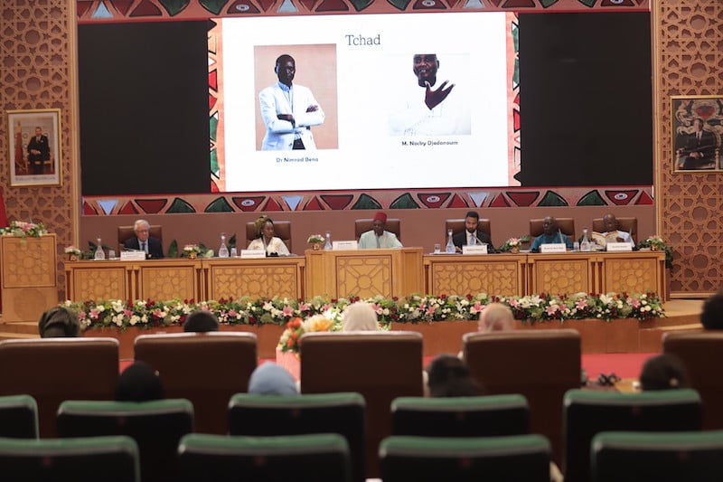 أكاديمية المملكة تُسائل معايير تصنيف الأدباء الأفارقة وتُكرم المؤرخ "هامباتي با"