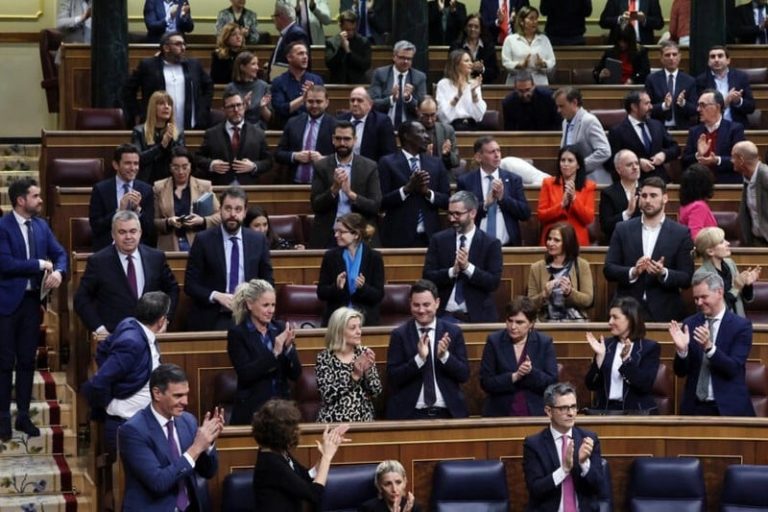 البرلمان الإسباني يقر العفو عن الانفصاليين