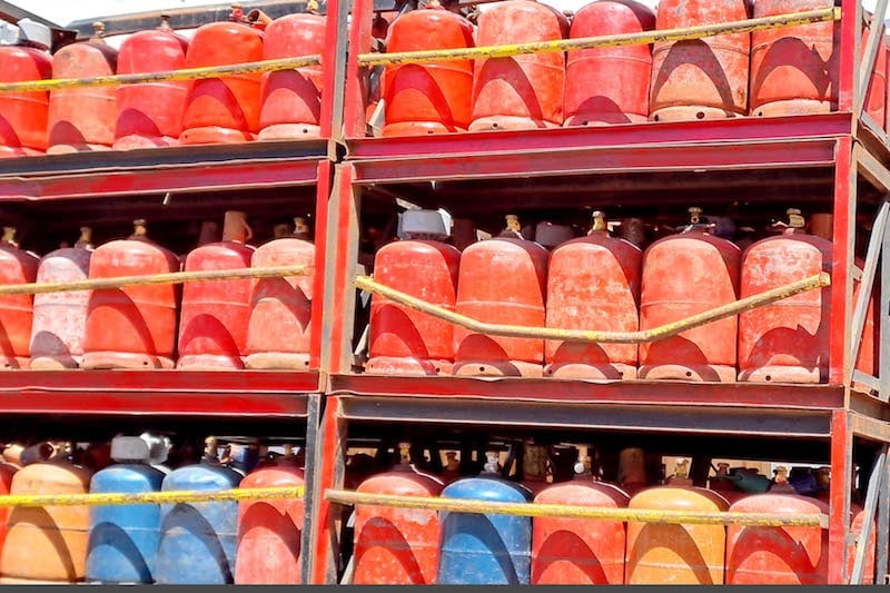 البقالة يحافظون على هامش ربح بـ3 دراهم في بيع أسطوانات غاز البوتان