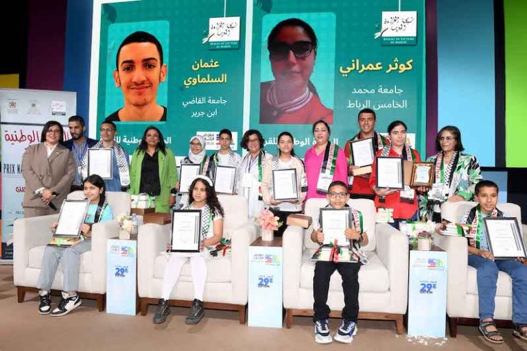 "الجائزة الوطنية للقراءة" تكرم التلاميذ والطلبة المتوجين بكوفيات فلسطين