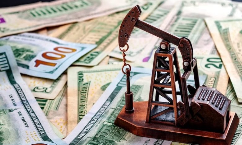 الطلب والدولار يخفضان أسعار النفط الطلب والدولار يخفضان أسعار النفط