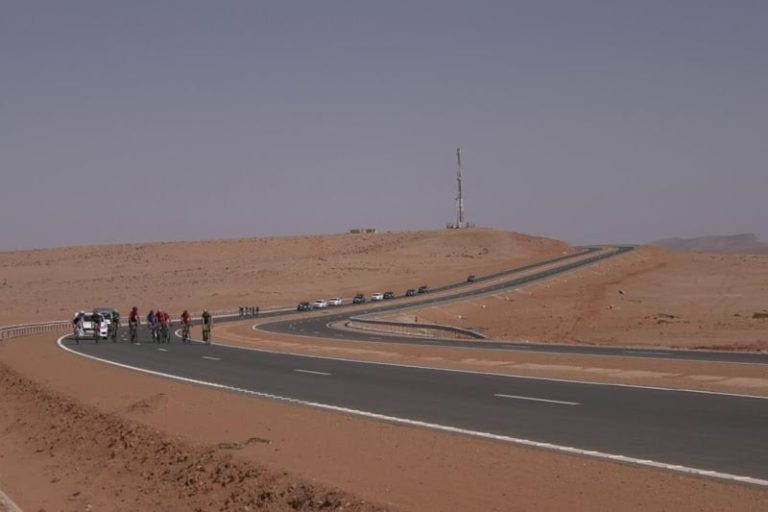 العيون تطلق طواف المغرب للدراجات