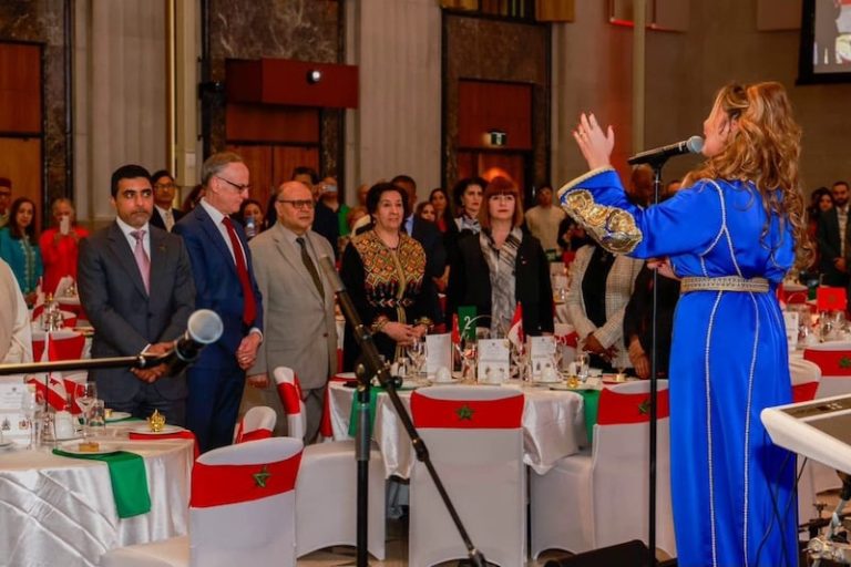 الفنانة العروسي تغني في البرلمان الكندي