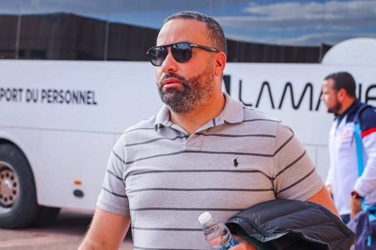 الكوكب يفسخ عقد المدرب من طرف واحد