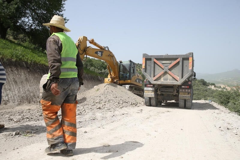 "المالية" تدقق في اختلالات استخلاص "غرامات تأخير" خلال تدبير صفقات عمومية