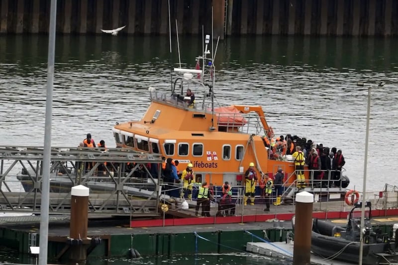 بريطانيا ترحّل أول طالب لجوء إلى رواندا بريطانيا ترحّل أول طالب لجوء إلى رواندا