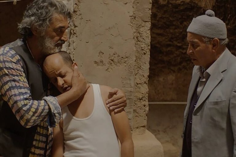 "بودير" سعيد بتصوير "الطابع" بفكيك