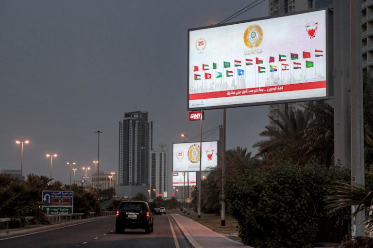حرب غزة تخيم على القمة العربية في البحرين