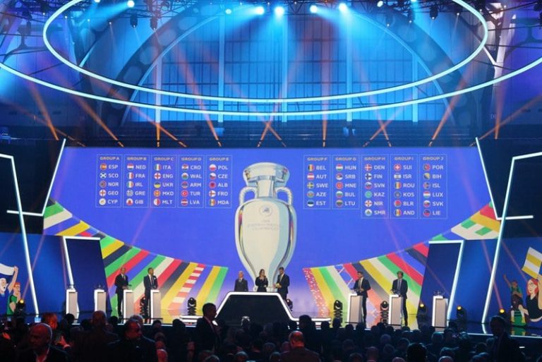 حكام "يورو 2024" يعللون القرارات