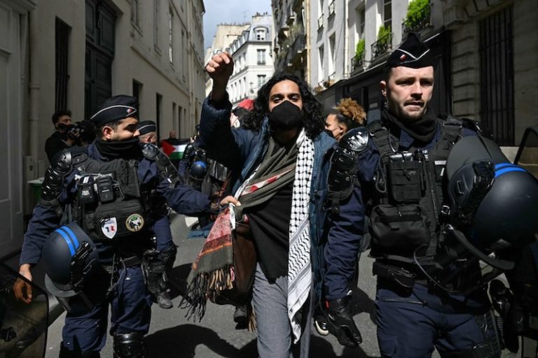 حكومة فرنسا تفرق داعمي غزة بالقوة