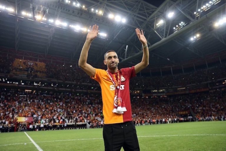 حكيم زياش يتوج بلقب الدوري التركي