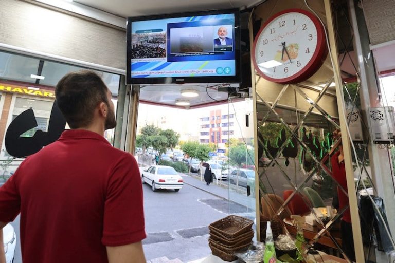 خامنئي: غياب الرئيس غير مؤثر بإيران