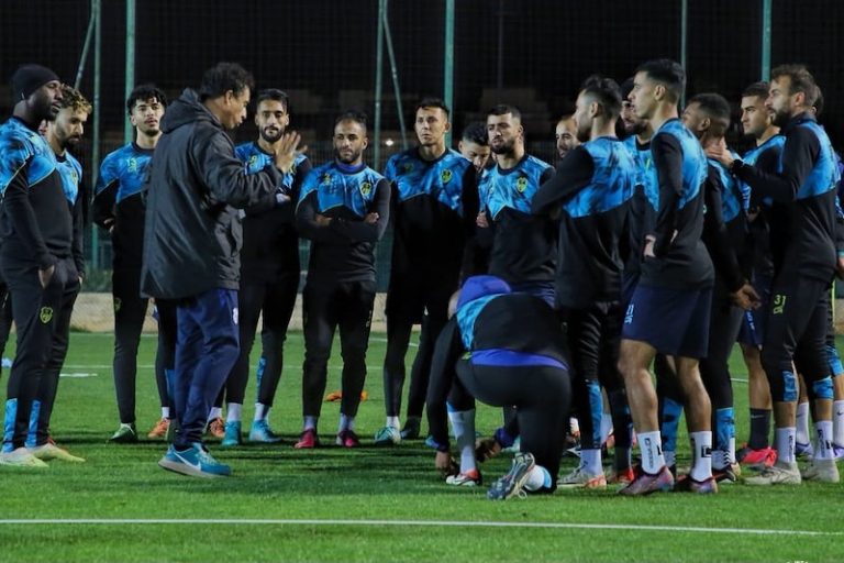 لاعبو طنجة يرفضون العودة للتدريب