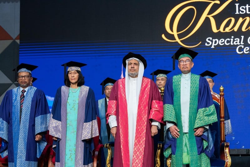 "مالايا" تمنح العيسى الدكتوراه الفخرية