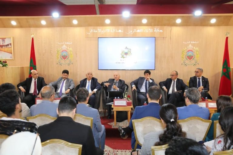 متخصصون يناقشون تخليق الحياة العامة