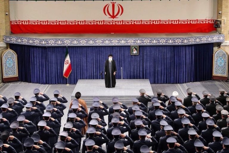 محادثات غير مباشرة تجمع إيران وأمريكا